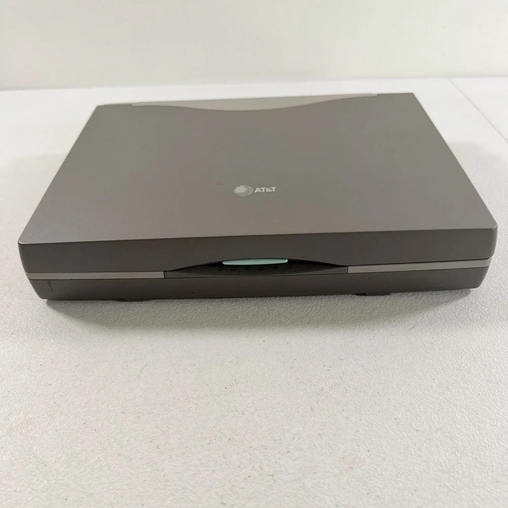Vintage Retro AT&T Safari 3151 Laptop Computer POWERS ON NO BOOT DEVICE READ